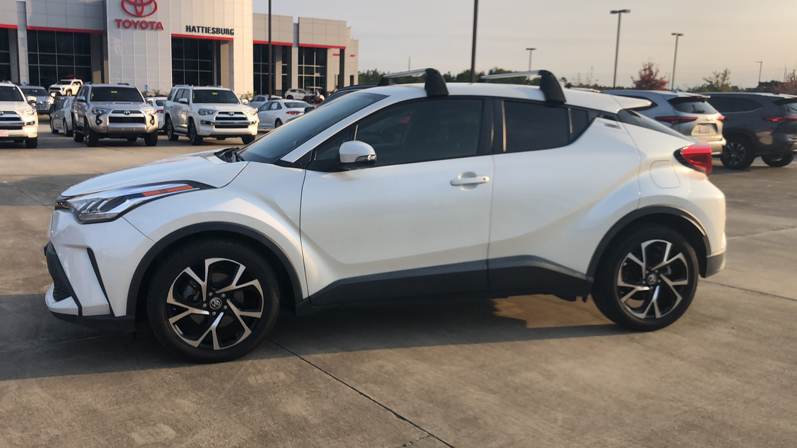 2020 Toyota C-HR XLE 2