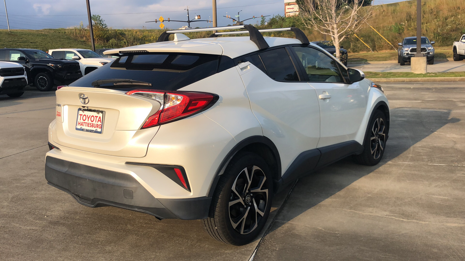 2020 Toyota C-HR XLE 3