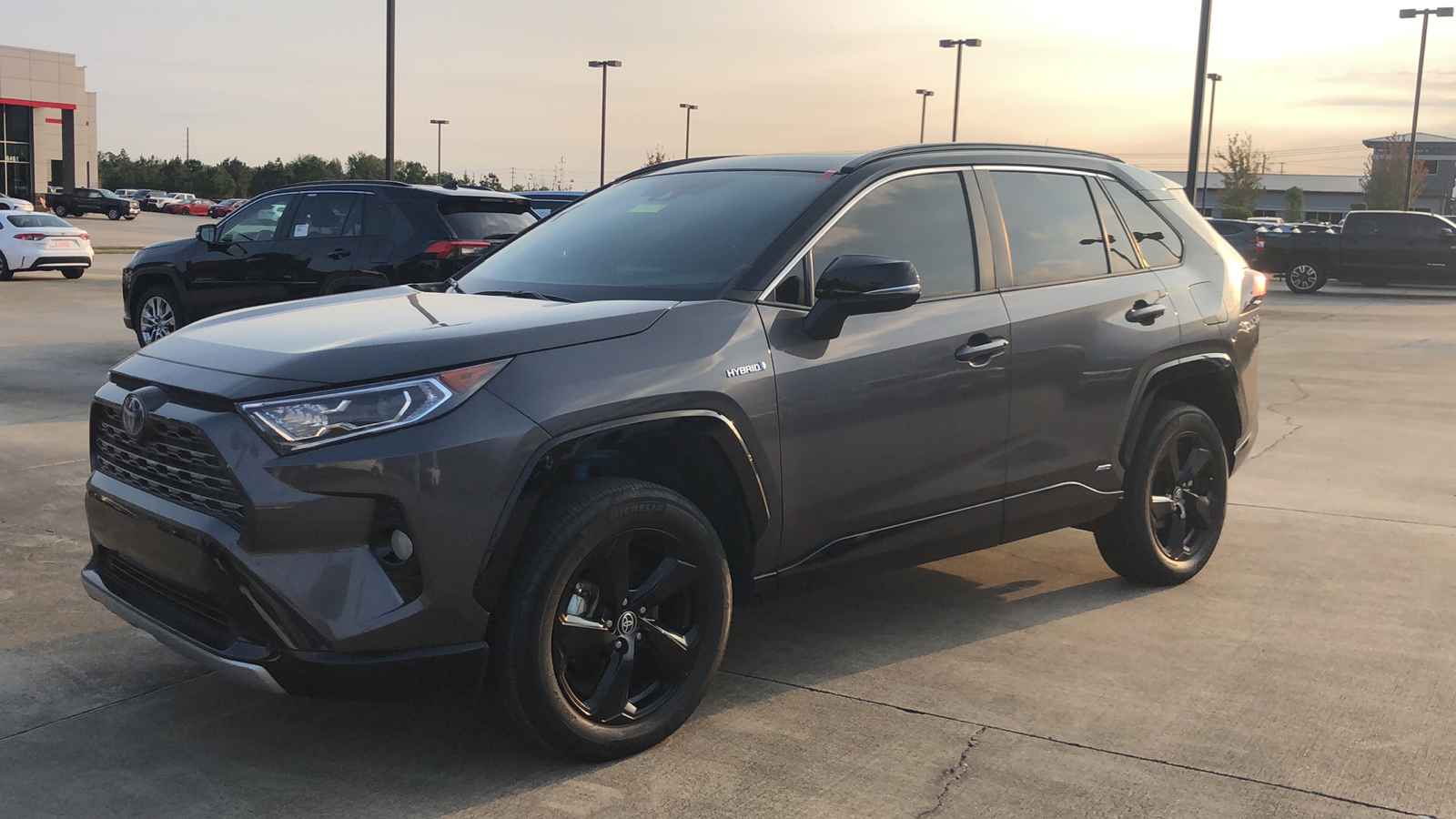 2021 Toyota RAV4 Hybrid XSE 1