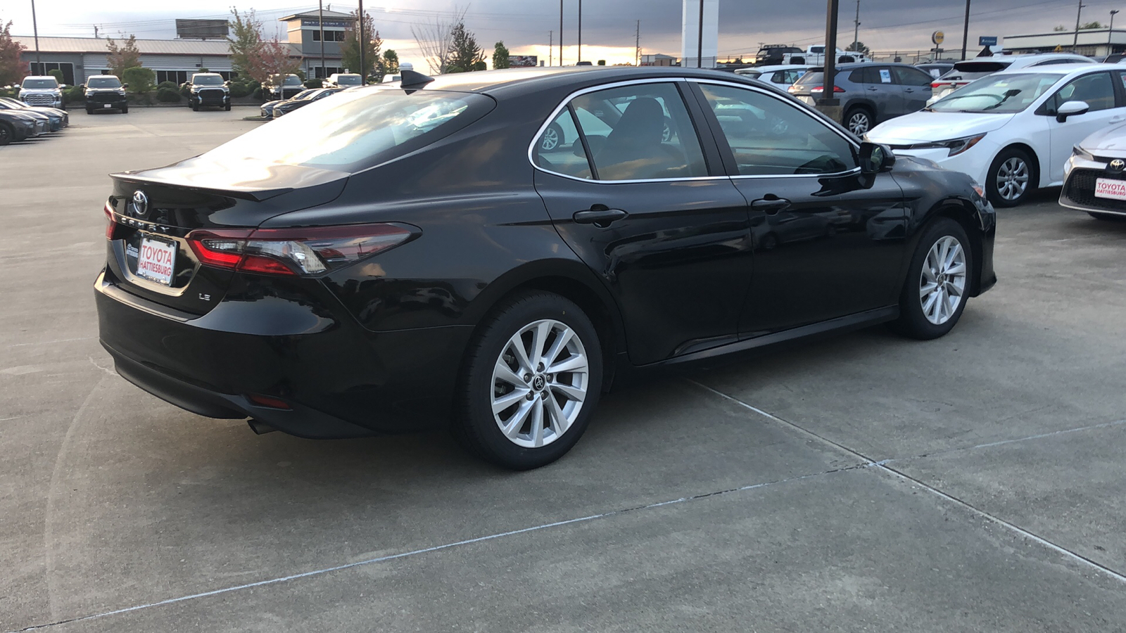 2023 Toyota Camry LE 3