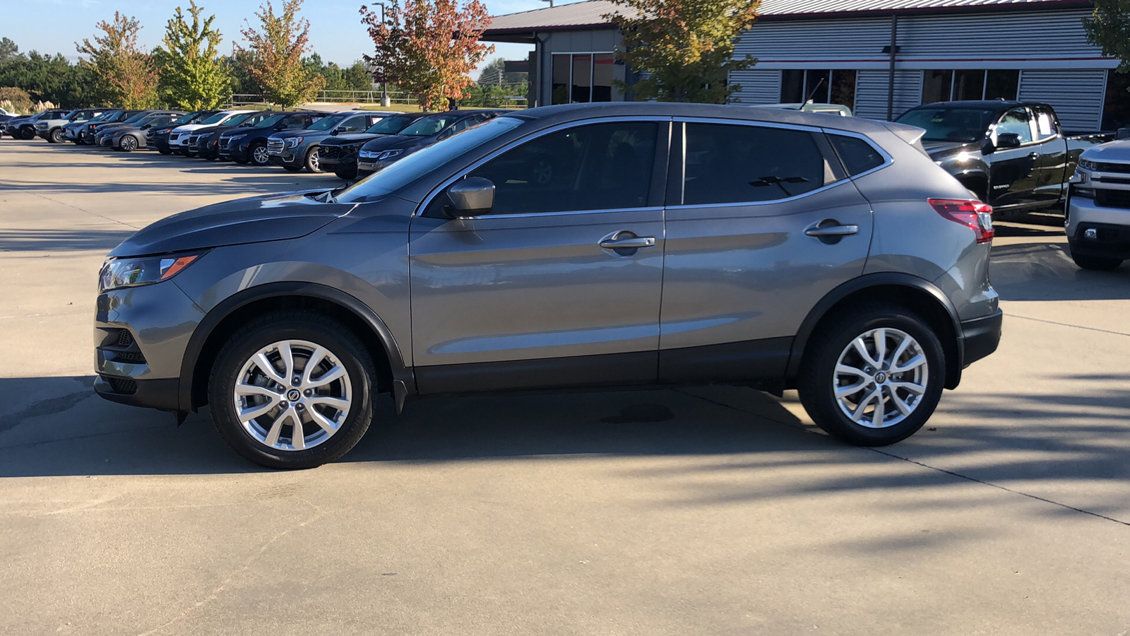 2022 Nissan Rogue Sport S 2