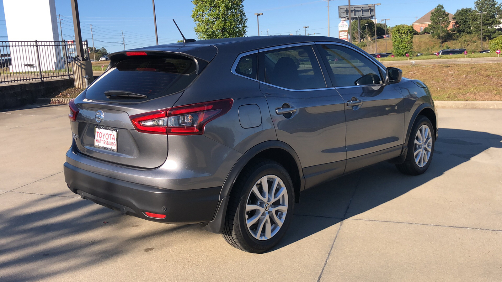 2022 Nissan Rogue Sport S 3