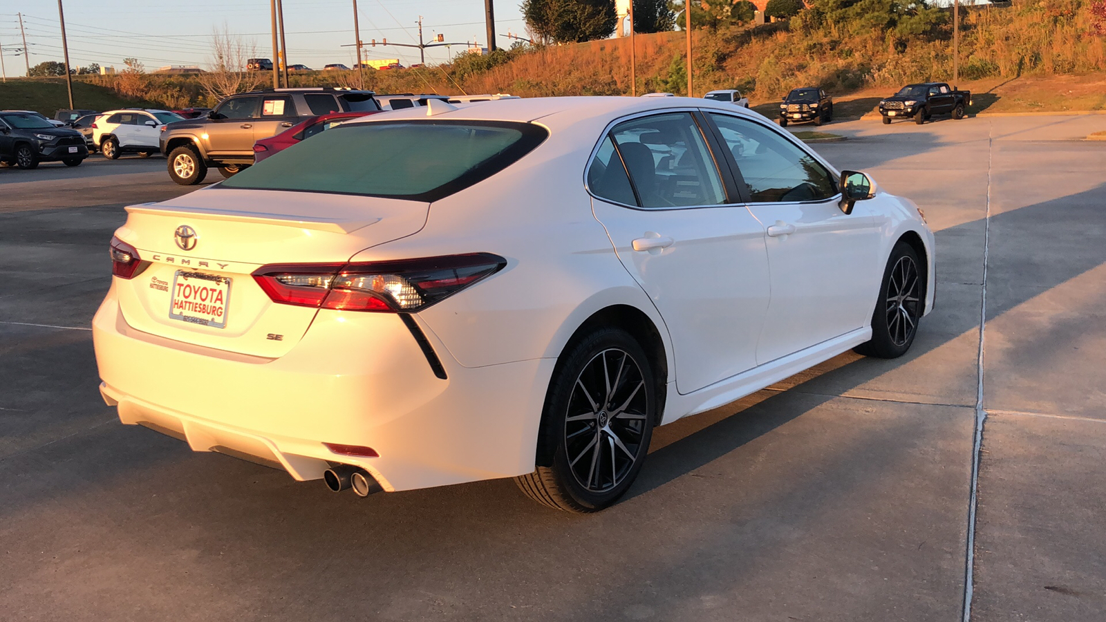 2023 Toyota Camry SE 3