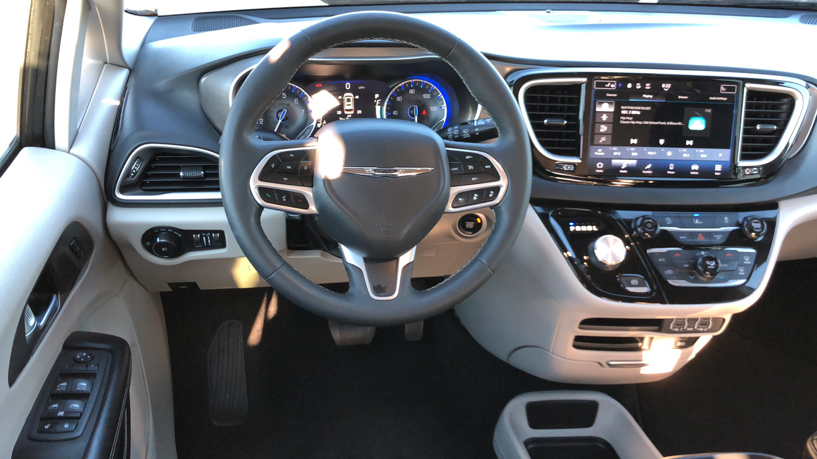 2022 Chrysler Pacifica Touring L 10