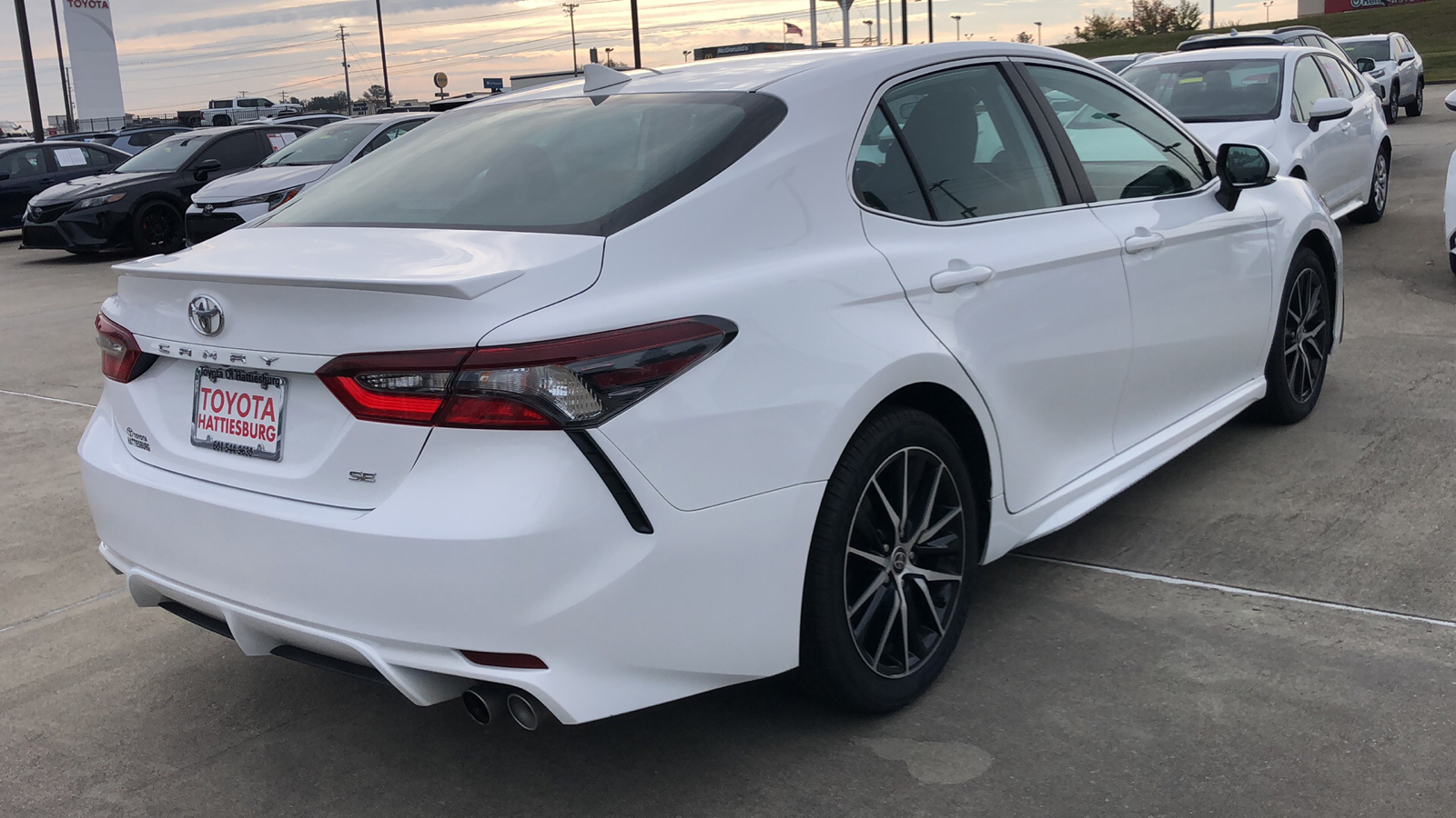 2023 Toyota Camry SE 3