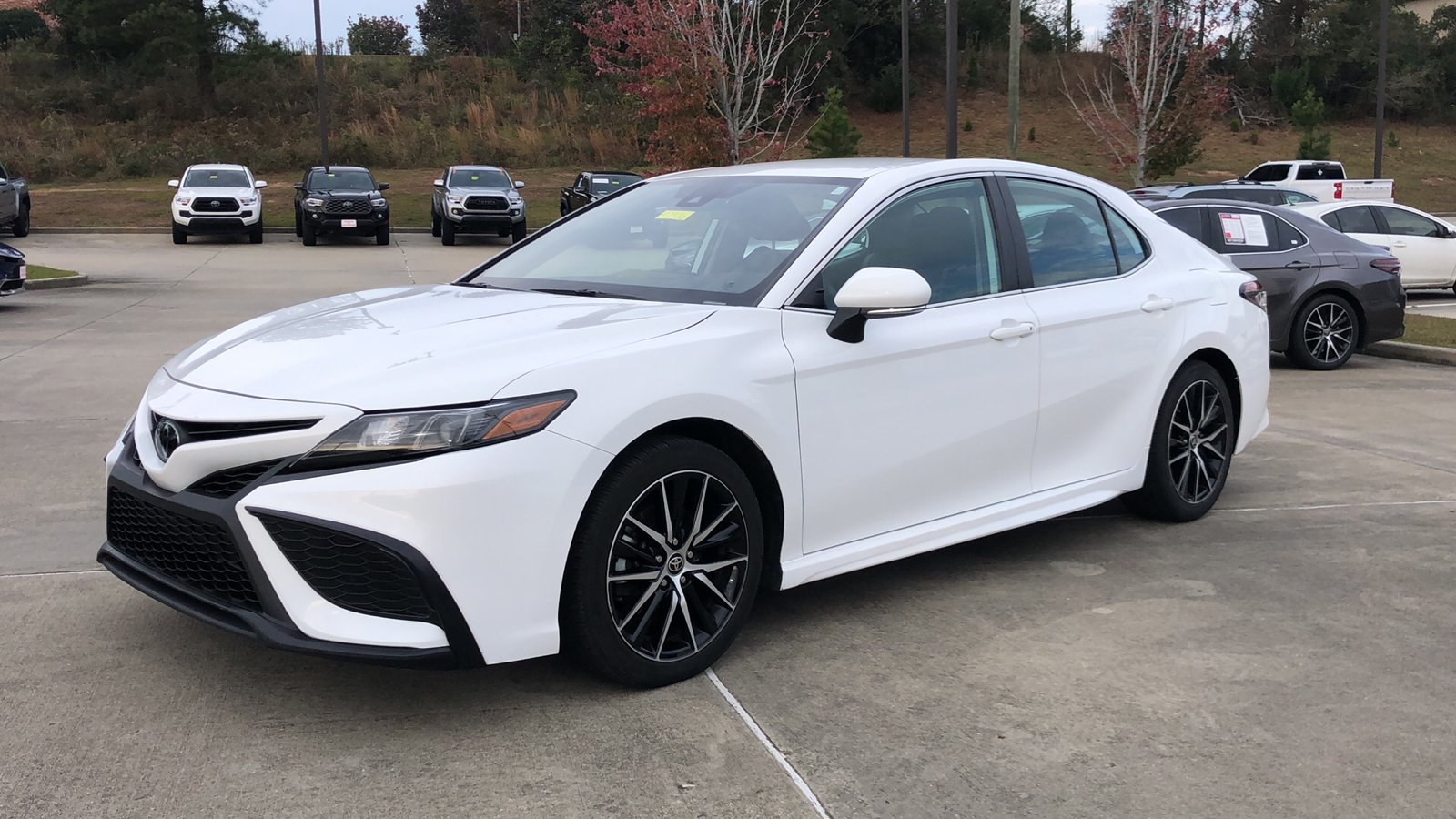 2022 Toyota Camry SE 1