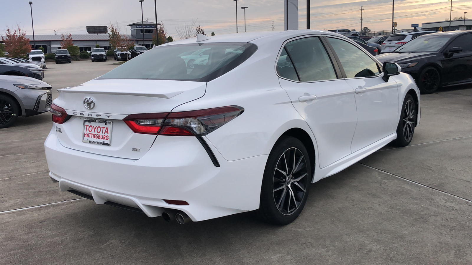 2022 Toyota Camry SE 3