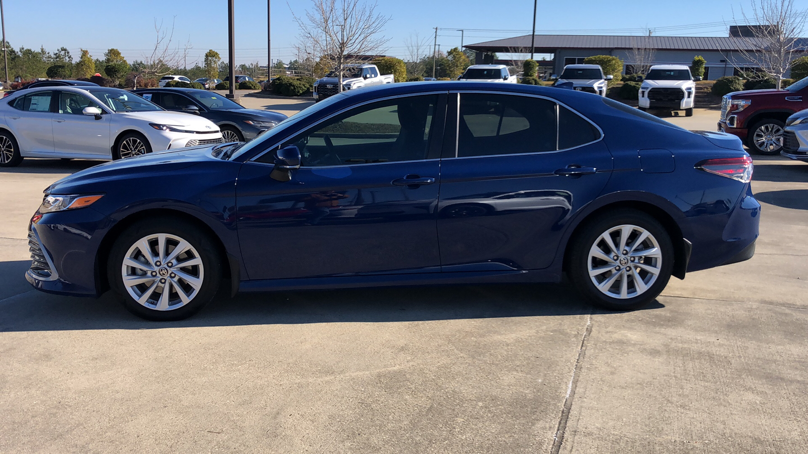 2023 Toyota Camry LE 2