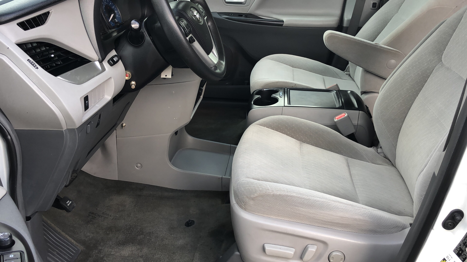 2018 Toyota Sienna LE Auto Access Seat 5