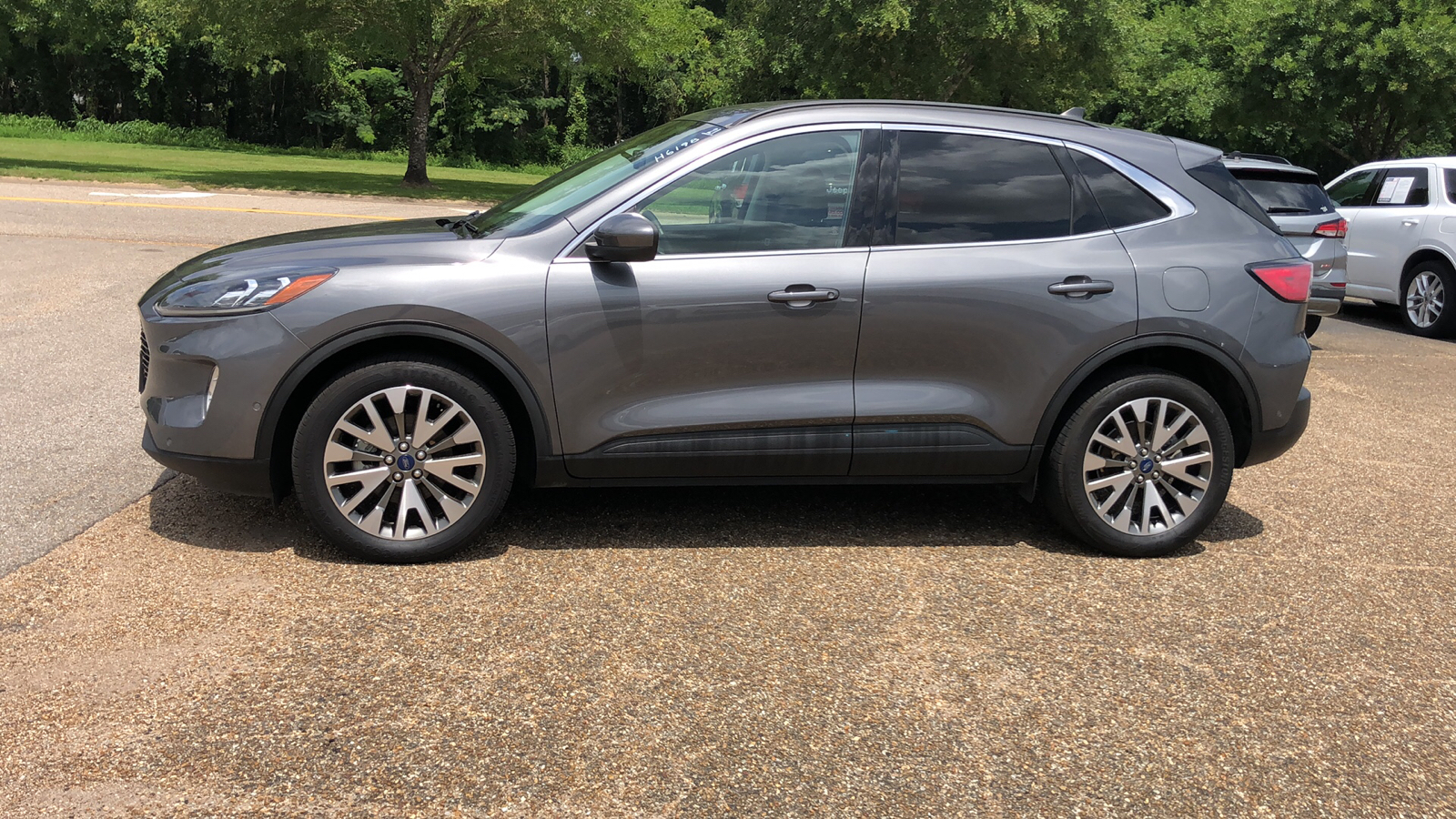 2021 Ford Escape Titanium Hybrid 2