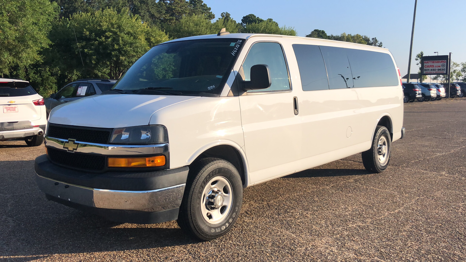 2020 Chevrolet Express Passenger LT 1