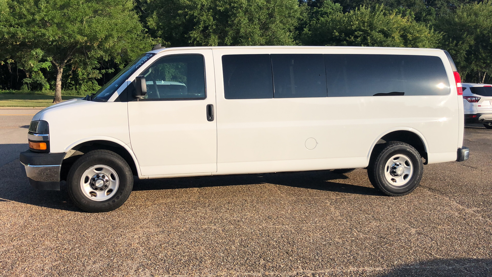 2020 Chevrolet Express Passenger LT 2