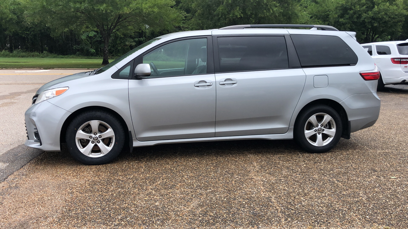 2020 Toyota Sienna LE Auto Access Seat 2