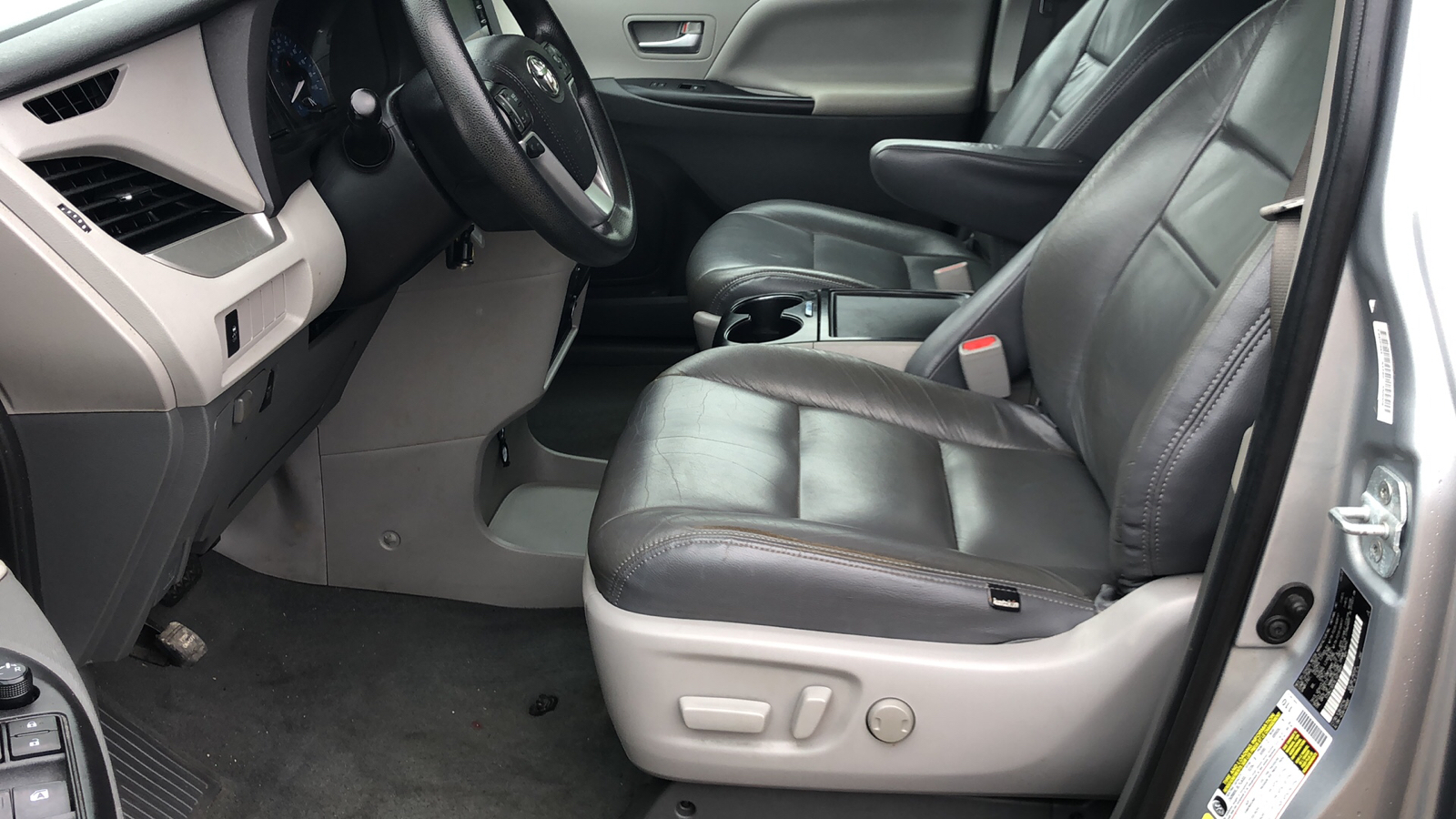 2020 Toyota Sienna LE Auto Access Seat 5