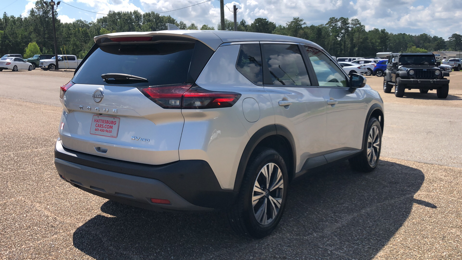 2023 Nissan Rogue SV 3