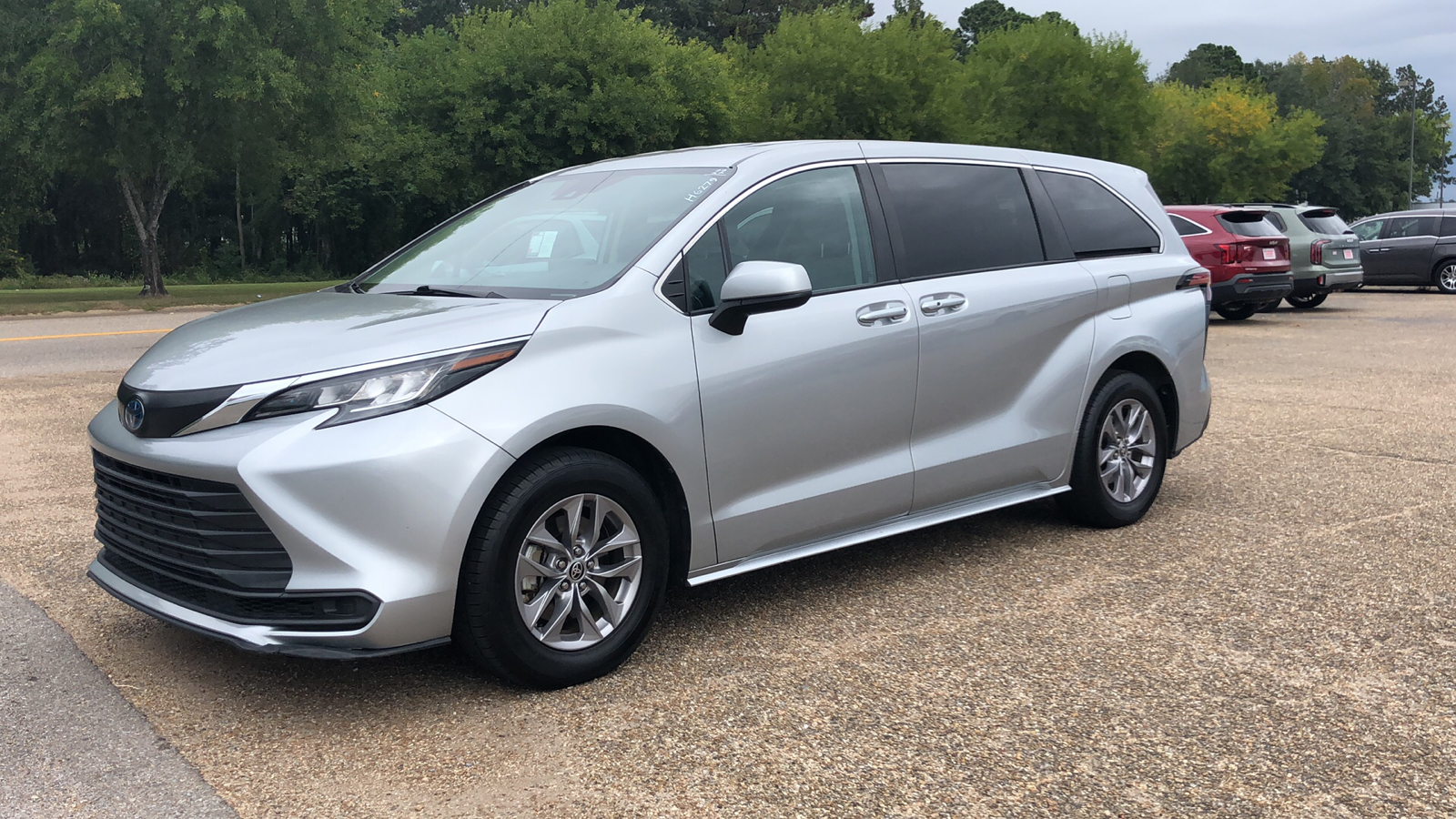 2022 Toyota Sienna LE 1