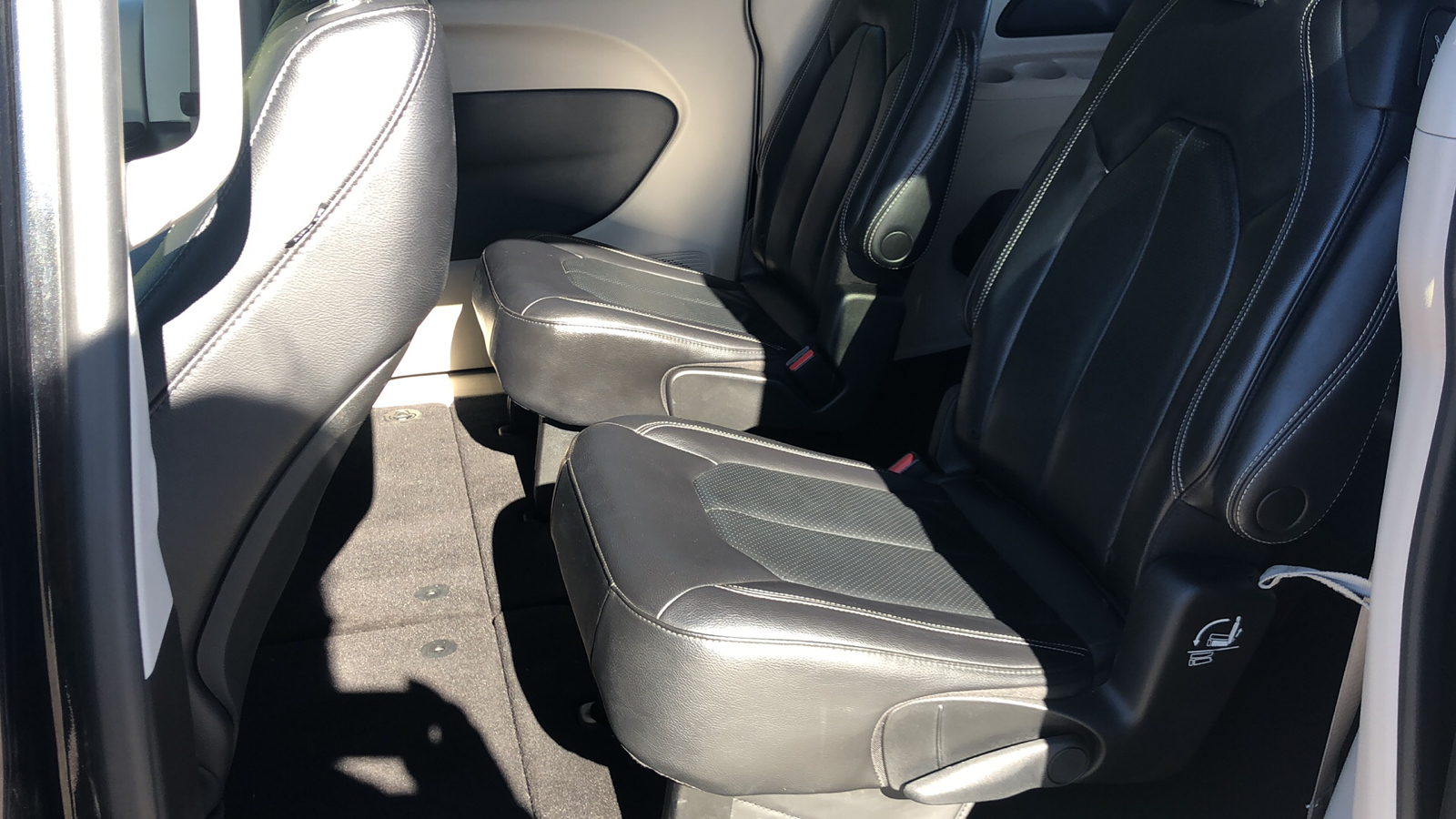 2022 Chrysler Pacifica Touring L 11