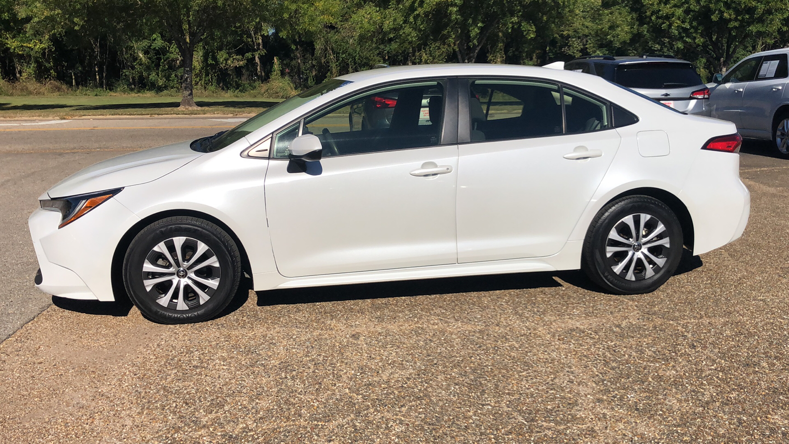 2022 Toyota Corolla Hybrid LE 2