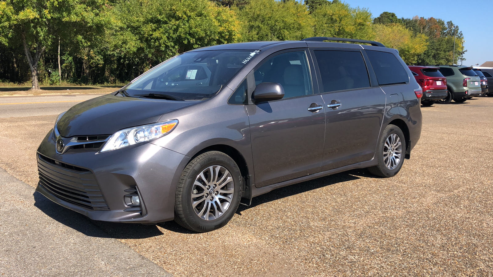 2020 Toyota Sienna XLE Premium 1