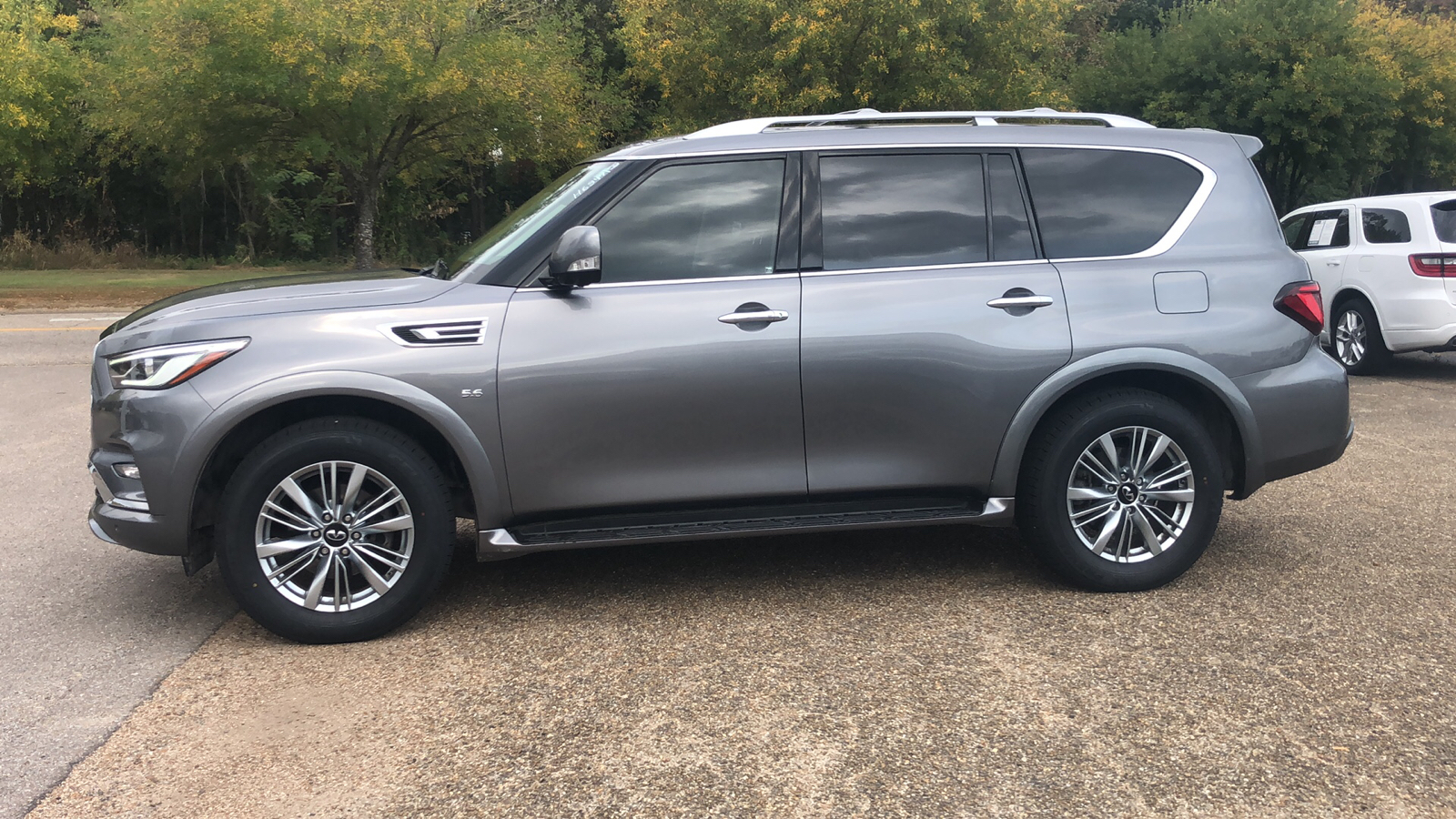 2019 INFINITI QX80 LUXE 2