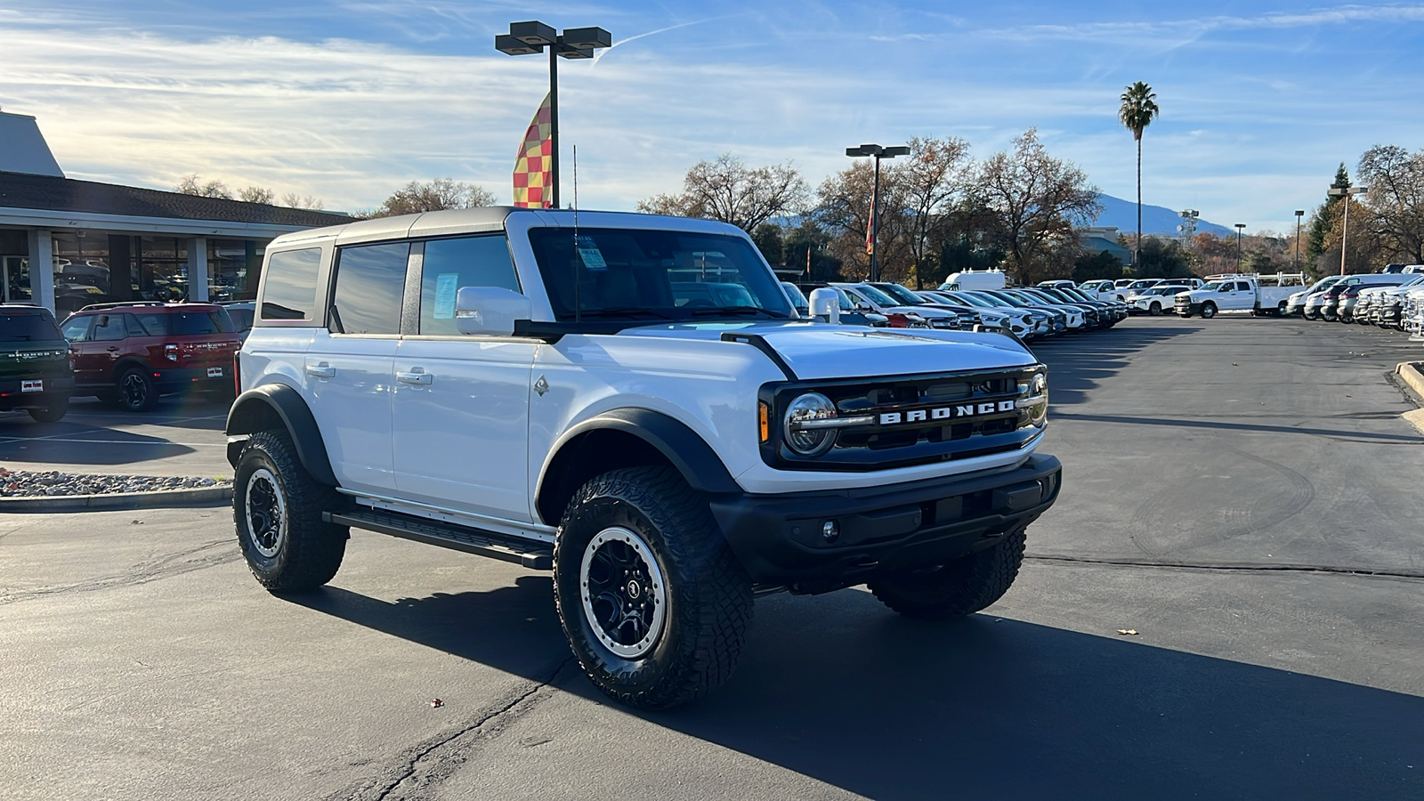 2023 Ford Bronco Outer Banks 2