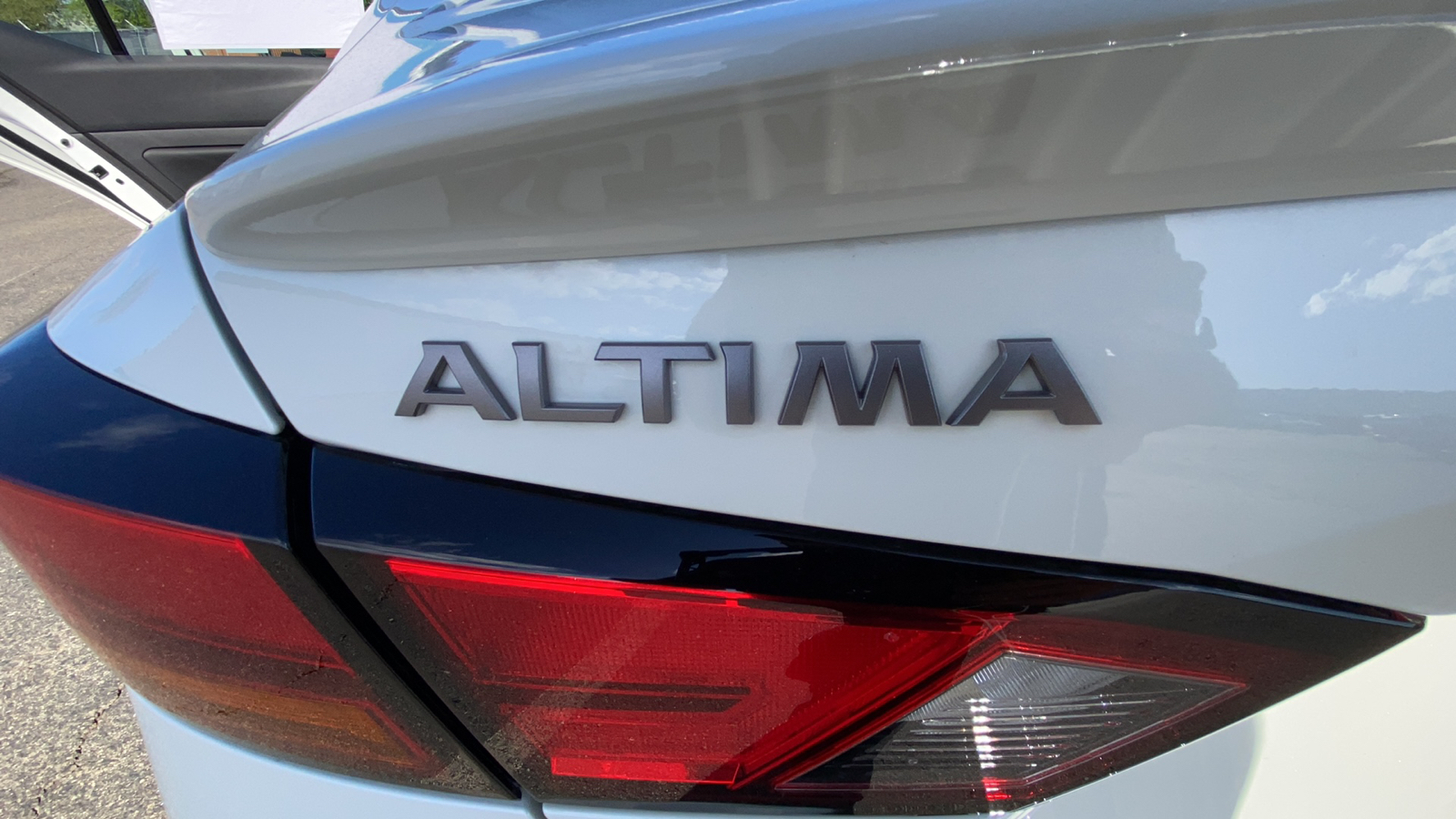 2023 Nissan Altima 2.0 SR 13