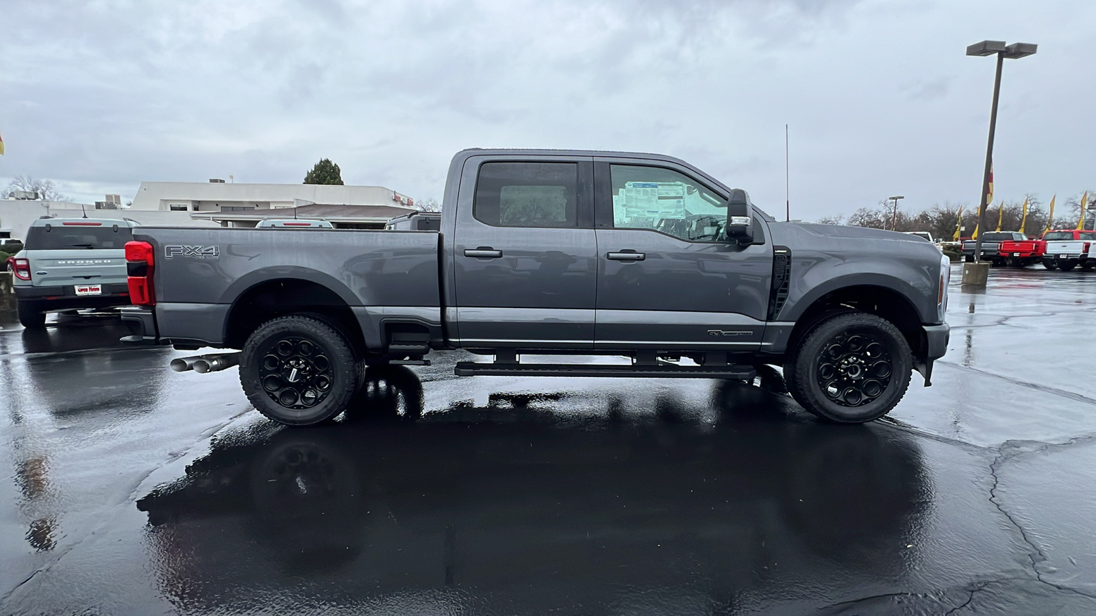 2024 Ford Super Duty F-250 SRW LARIAT 3