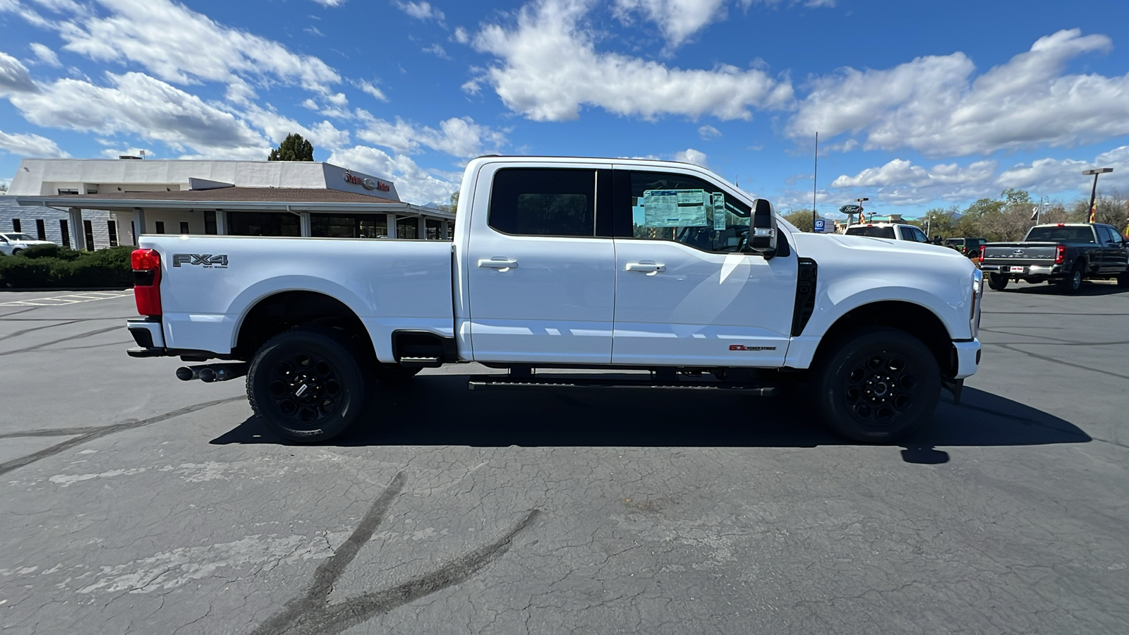 2024 Ford Super Duty F-250 SRW LARIAT 3