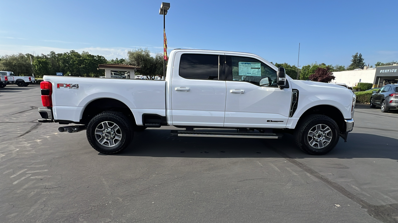 2024 Ford Super Duty F-250 SRW LARIAT 3