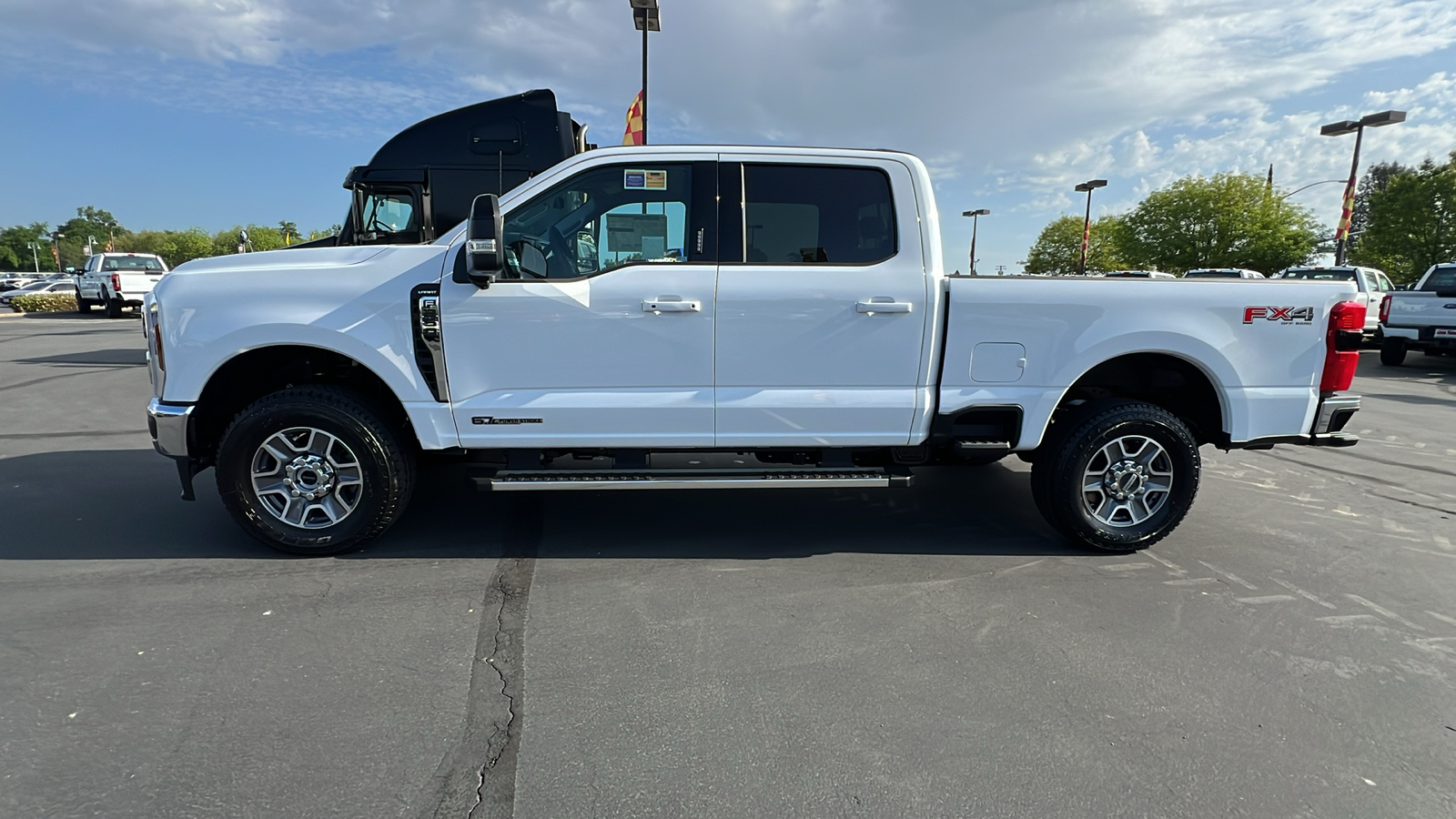 2024 Ford Super Duty F-250 SRW LARIAT 8