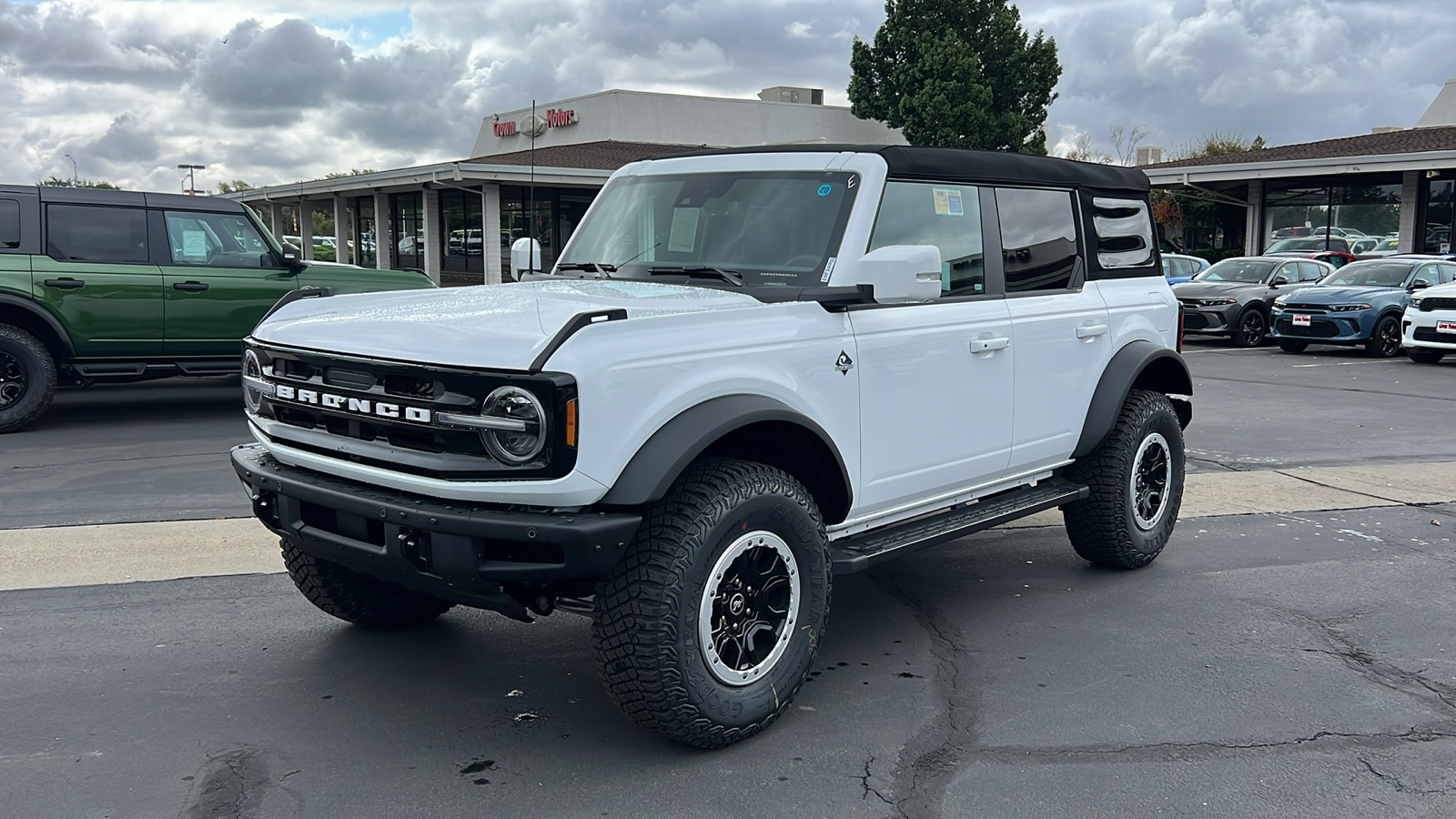 2024 Ford Bronco Outer Banks 1