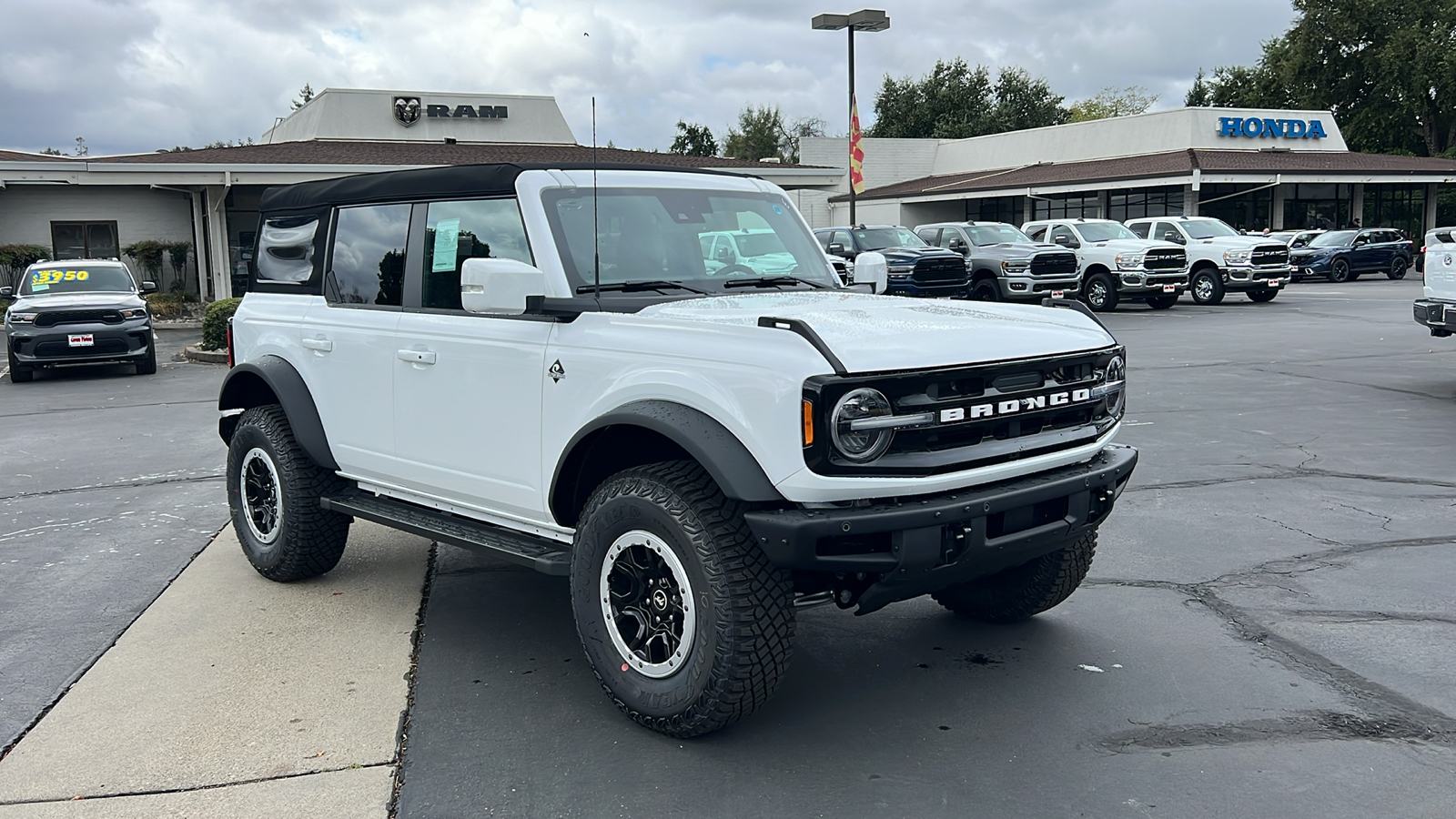 2024 Ford Bronco Outer Banks 2