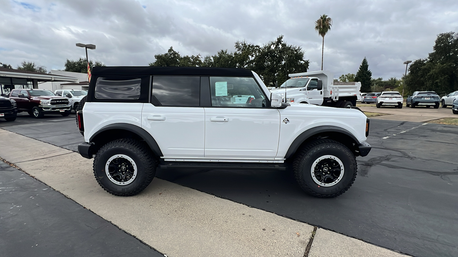 2024 Ford Bronco Outer Banks 3