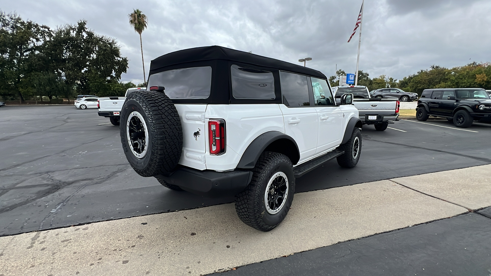 2024 Ford Bronco Outer Banks 4