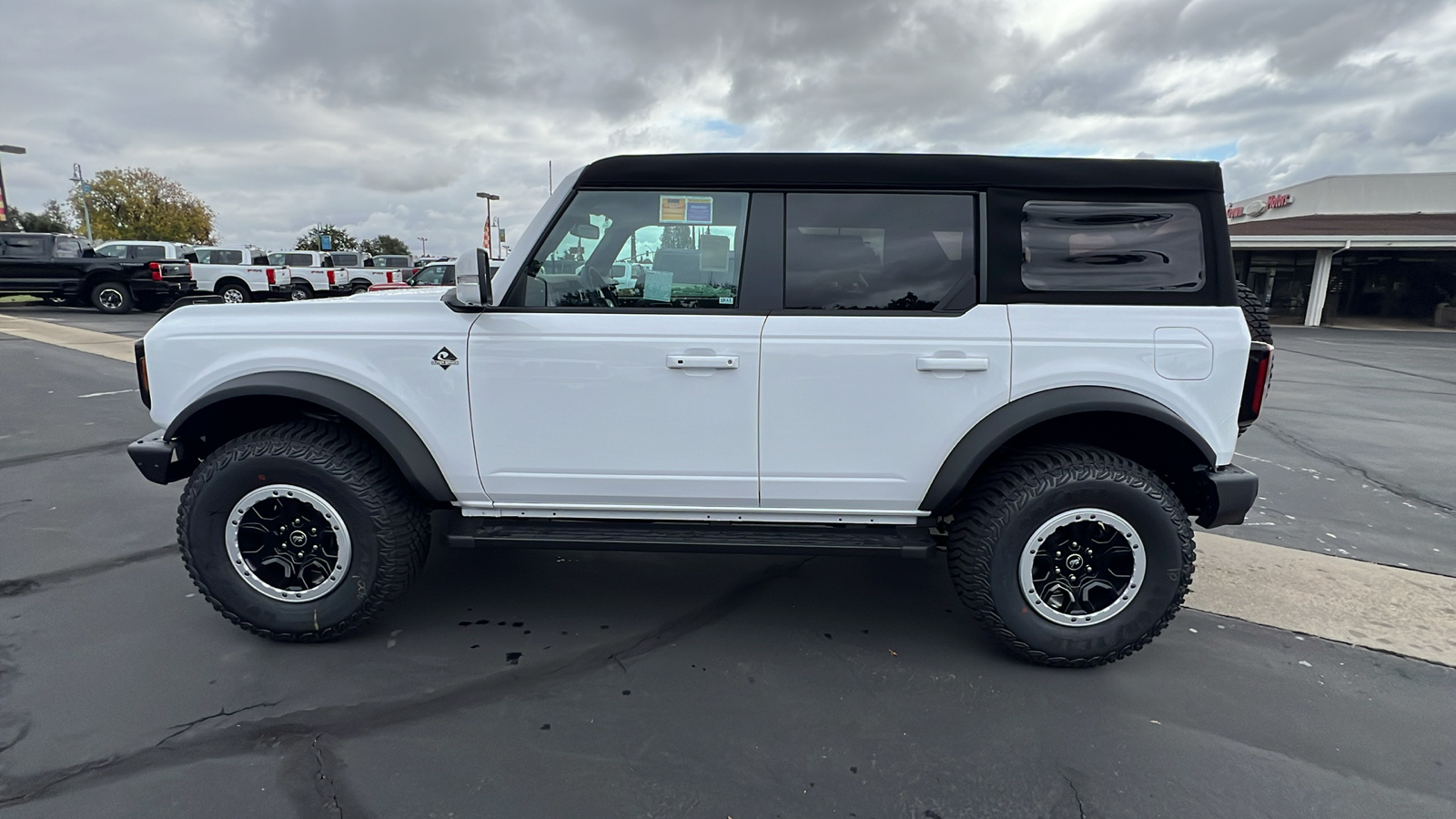 2024 Ford Bronco Outer Banks 8