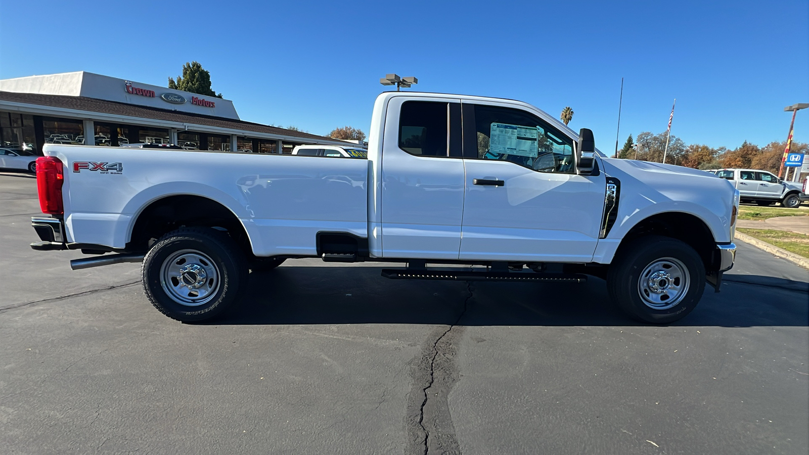 2024 Ford Super Duty F-350 SRW XL 3