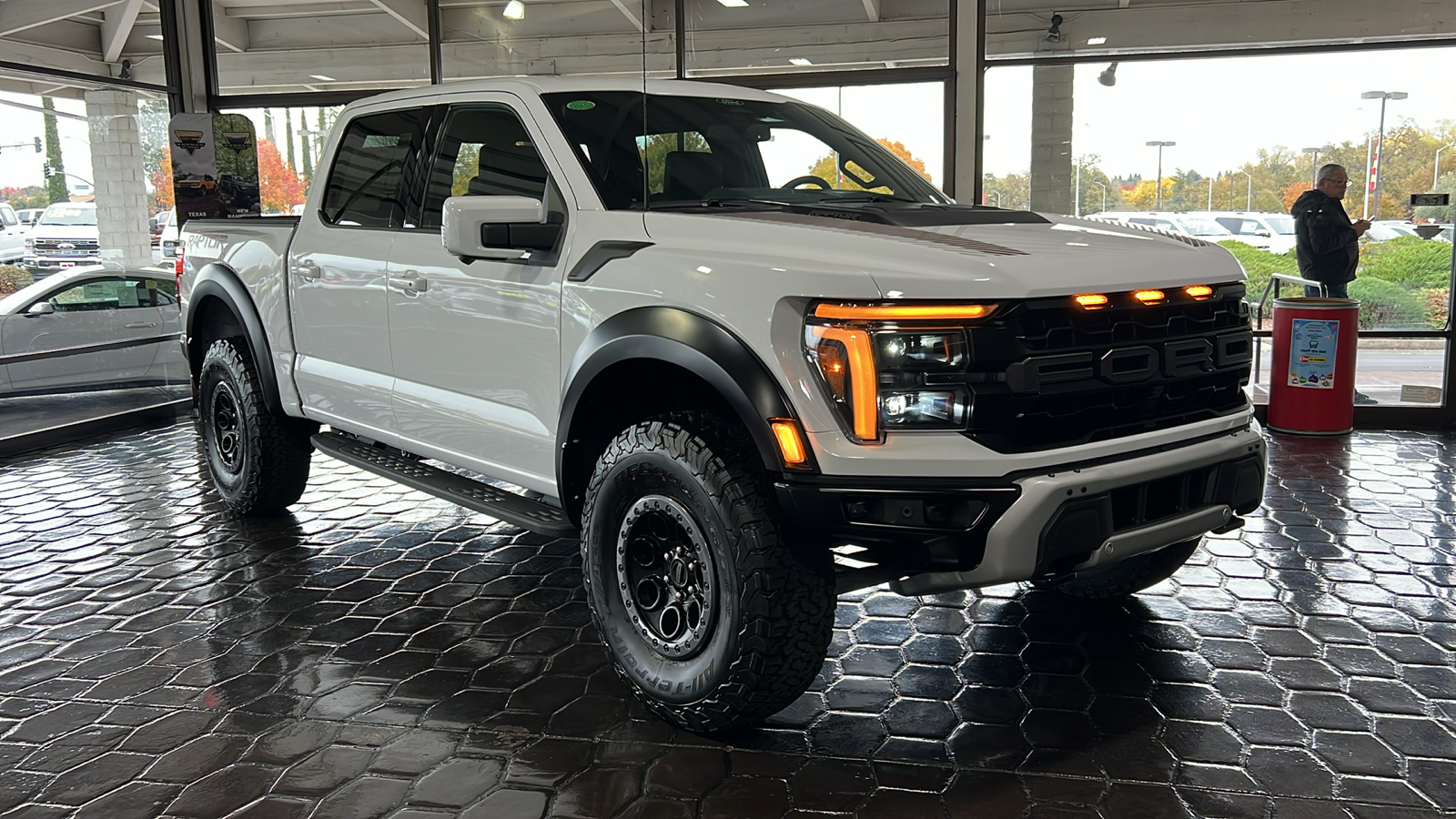 2024 Ford F-150 Raptor 2