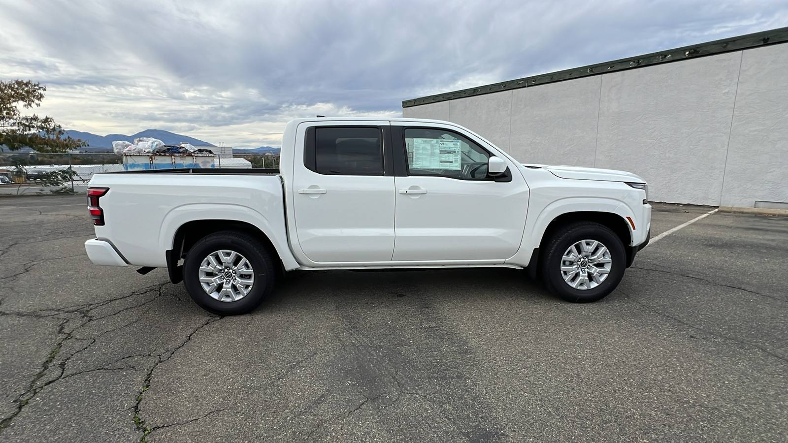 2024 Nissan Frontier SV 3