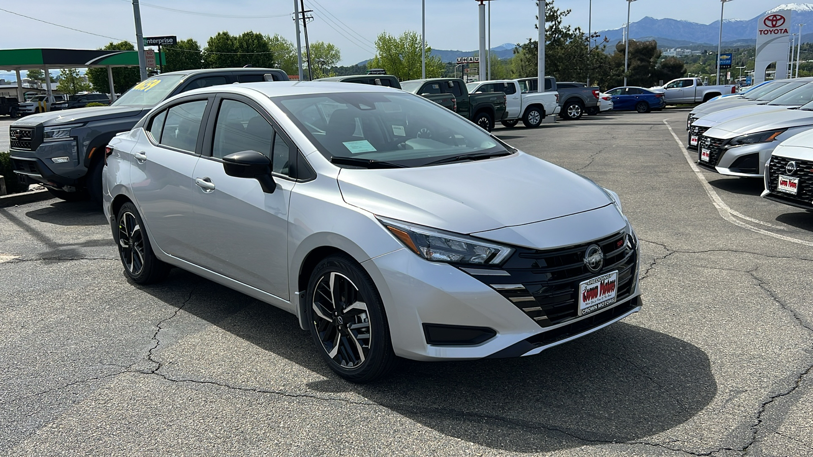 2024 Nissan Versa SR 2