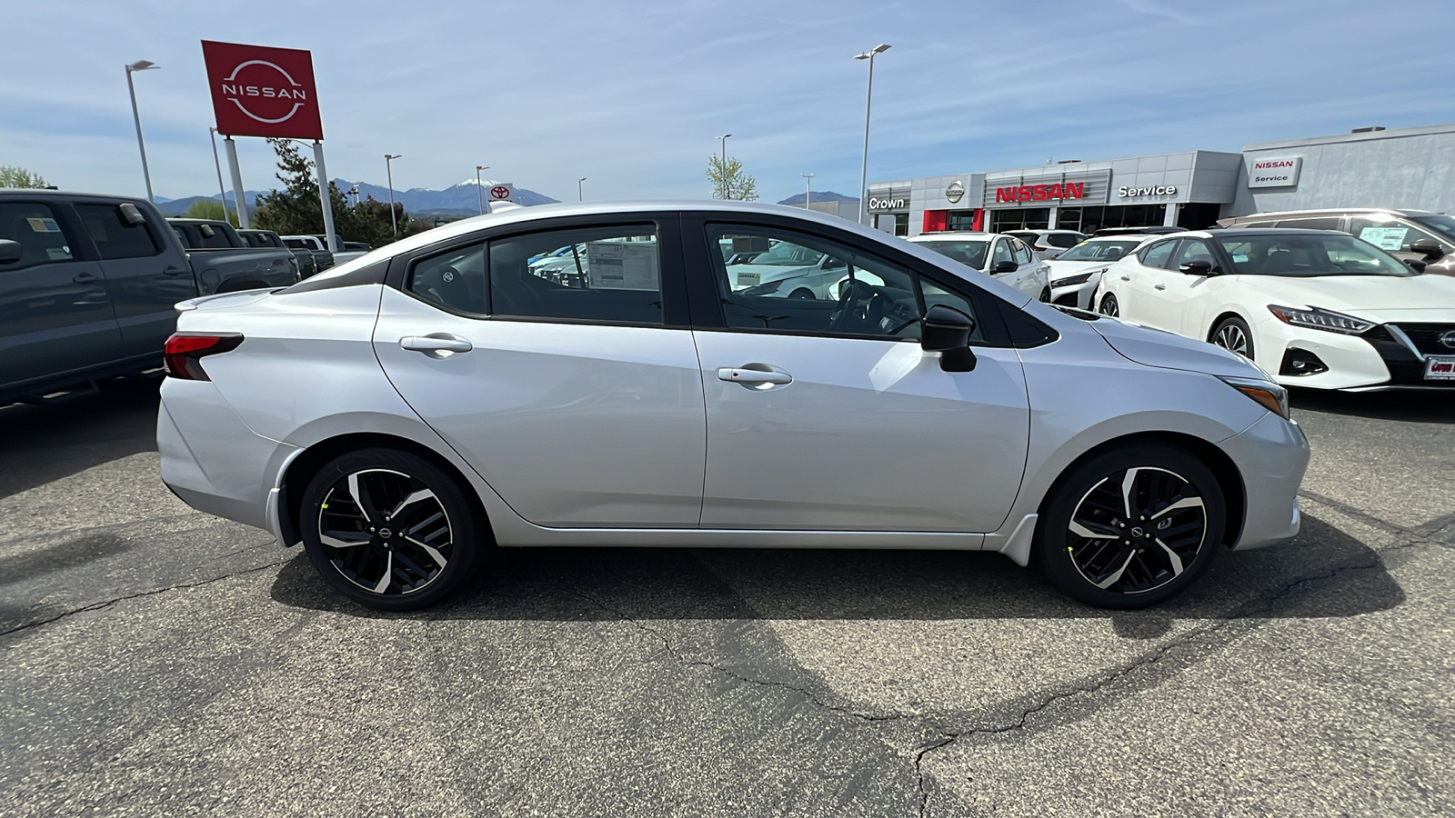 2024 Nissan Versa SR 3