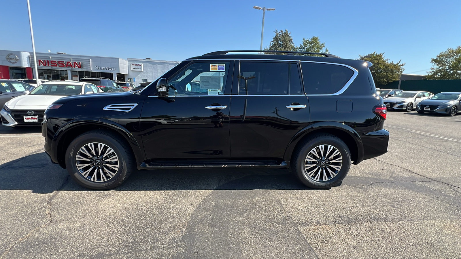 2024 Nissan Armada SL 8