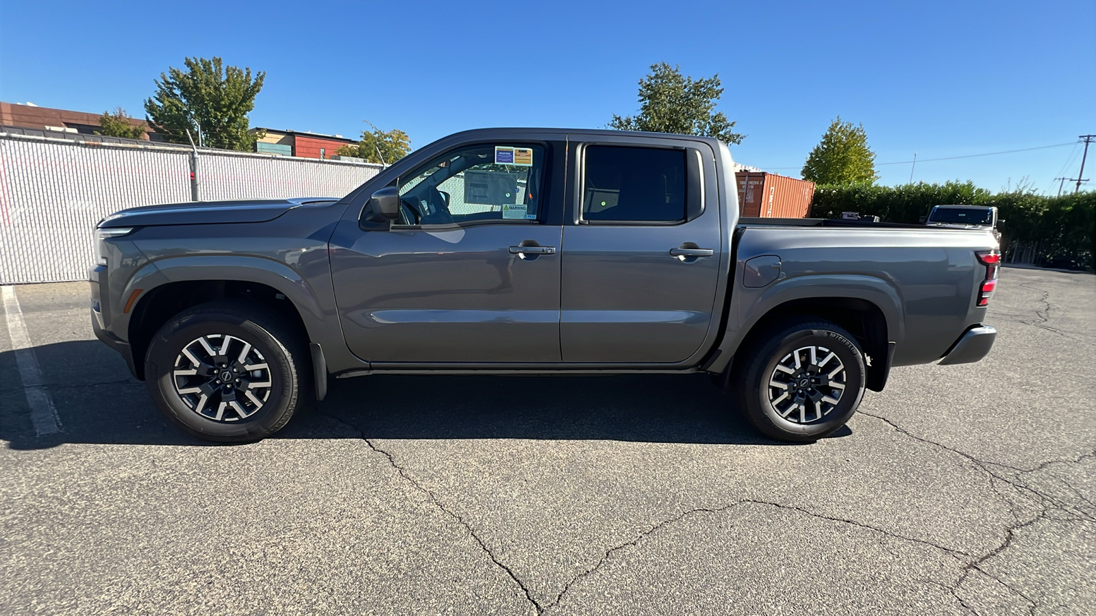 2024 Nissan Frontier SL 8