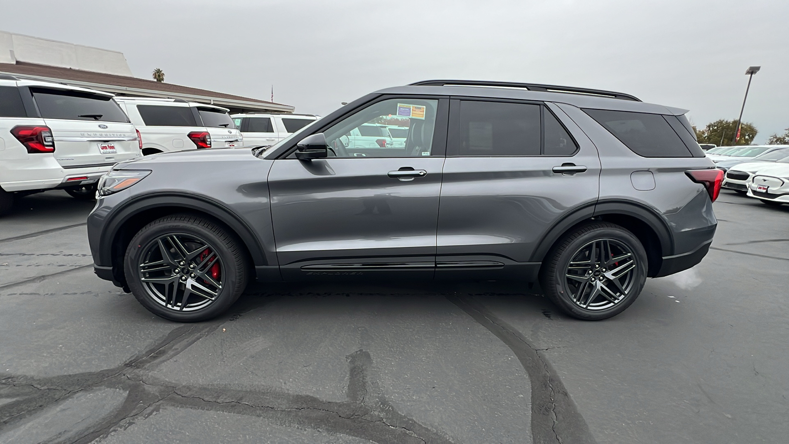 2025 Ford Explorer ST 8