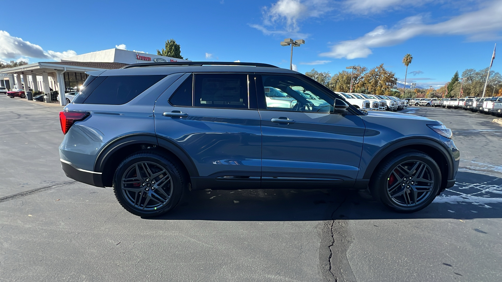 2025 Ford Explorer ST 3