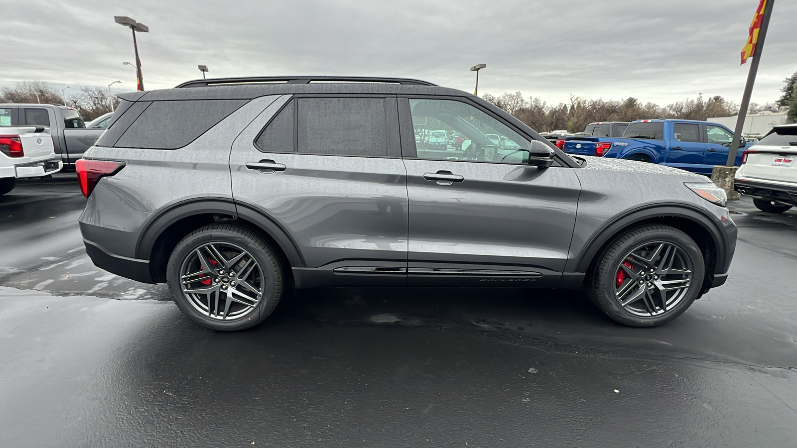 2025 Ford Explorer ST 3