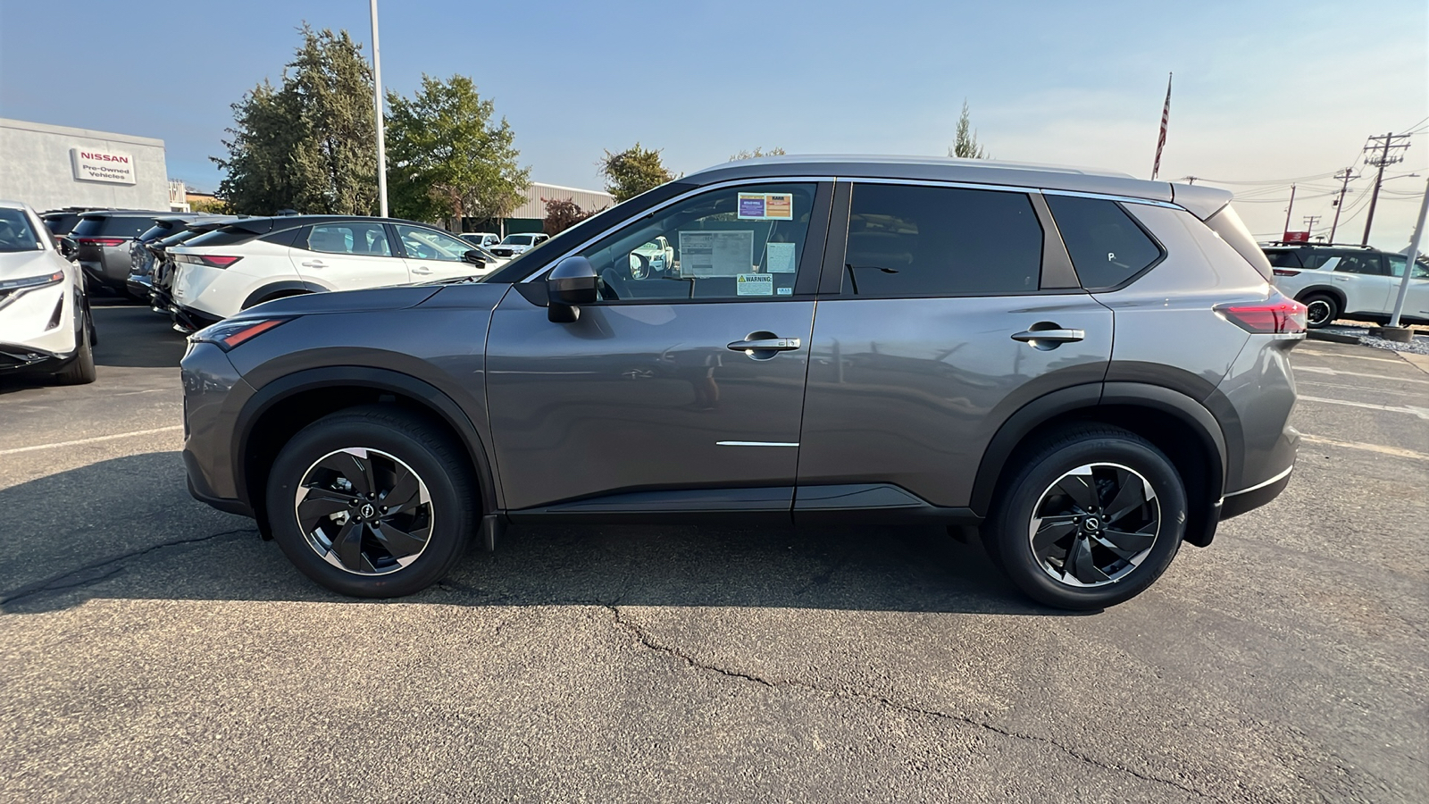 2025 Nissan Rogue SV 8