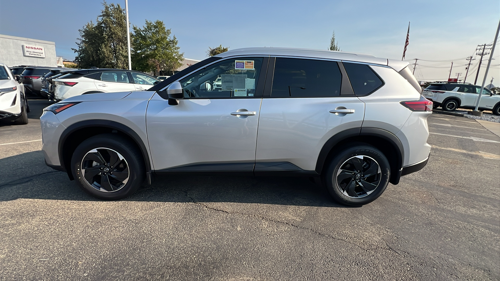 2025 Nissan Rogue SV 8