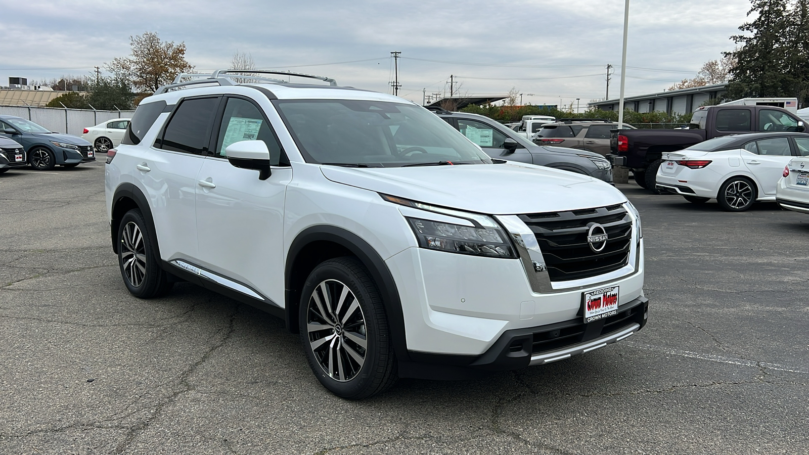 2025 Nissan Pathfinder Platinum 2