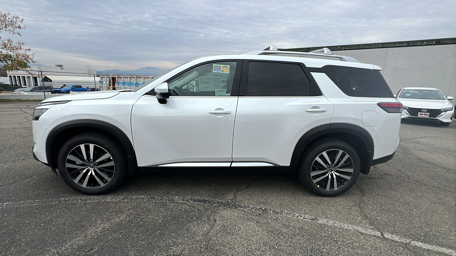 2025 Nissan Pathfinder Platinum 8