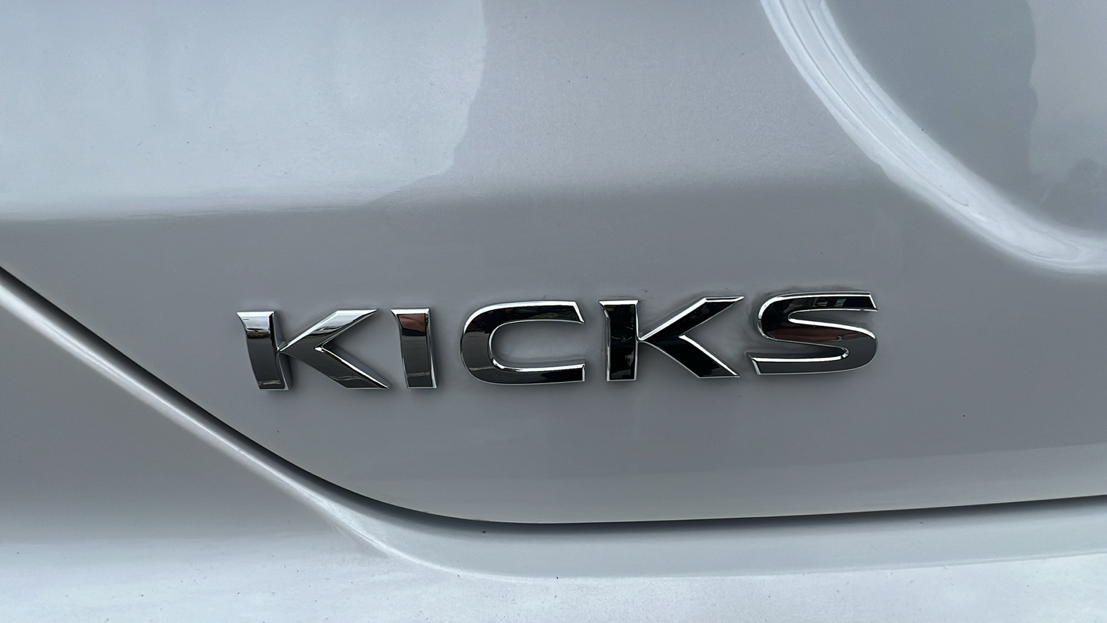 2023 Nissan Kicks SR 13